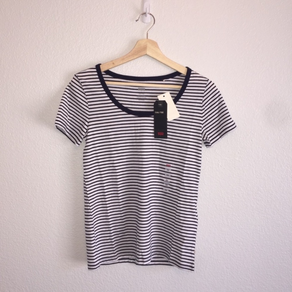 Levis stripe cali tee